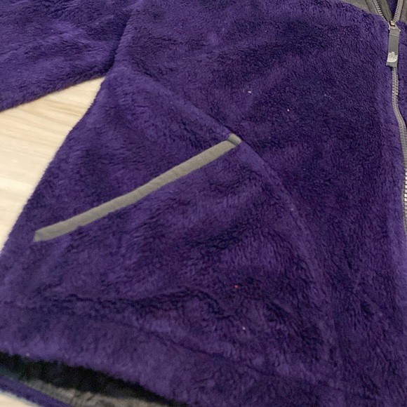 THE NORTH FACE | Purple Fuzzy Jacket - Picture 2 of 5